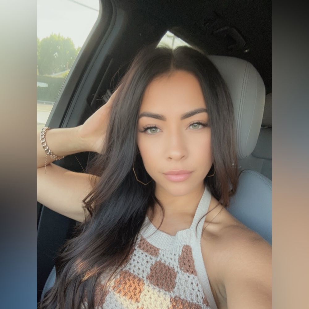 Meet your Posher, Anayia